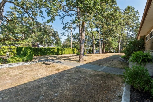 3944 Cedar Hill Cross Rd, Saanich, BC 