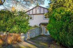 2739 Grosvenor Rd  Victoria, BC V8T 3M8