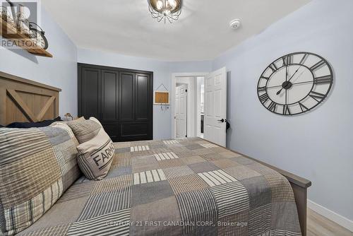 37 Tennyson Street, London East (East M), ON - Indoor Photo Showing Bedroom