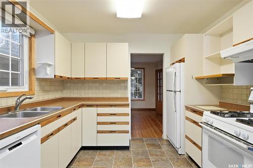501 Bate Crescent, Saskatoon, SK - Indoor Photo Showing Kitchen With Double Sink