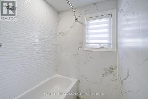 214 Alfred Paterson Drive, Markham, ON - Indoor Photo Showing Bathroom