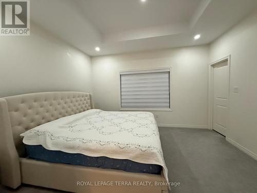 70 Fruitful Crescent, Whitby, ON - Indoor Photo Showing Bedroom