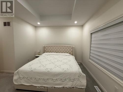 70 Fruitful Crescent, Whitby, ON - Indoor Photo Showing Bedroom
