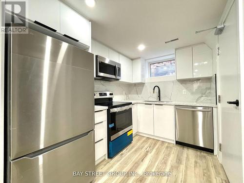 2 - 119 Claymore Crescent, Oshawa, ON - Indoor Photo Showing Kitchen With Upgraded Kitchen