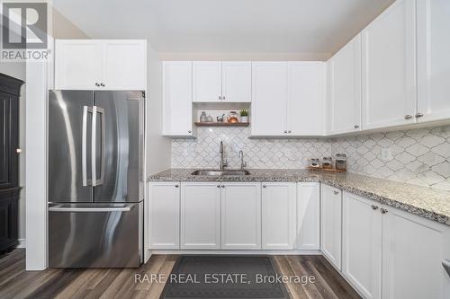 1767 Emberton Way, Innisfil, ON - Indoor Photo Showing Kitchen With Upgraded Kitchen