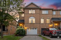 2561 GILL CRESCENT  Oakville (Ro River Oaks), ON L6H 6R8