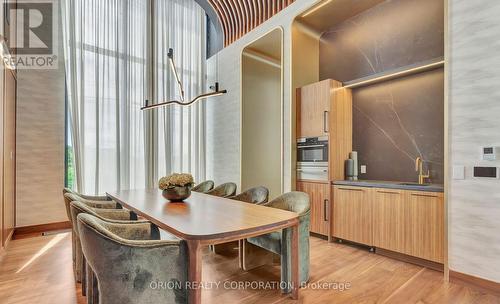 2004 - 3240 William Coltson Avenue, Oakville, ON - Indoor Photo Showing Dining Room