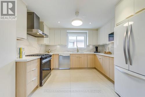 7 Ivybridge Drive, Toronto, ON - Indoor Photo Showing Kitchen With Upgraded Kitchen