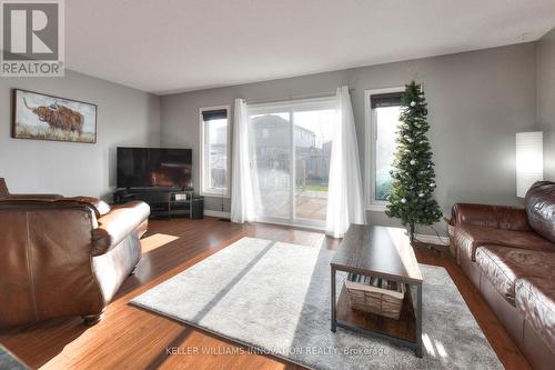462 Mowat Street E, North Perth, ON - Indoor Photo Showing Living Room