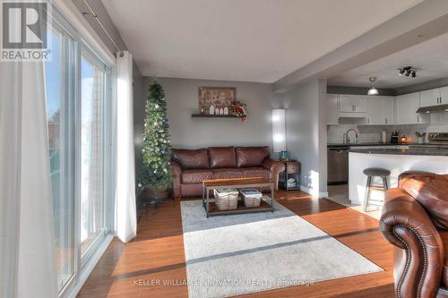 462 Mowat Street E, North Perth, ON - Indoor Photo Showing Living Room