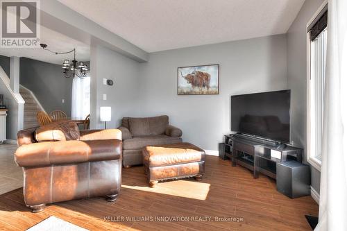 462 Mowat Street E, North Perth, ON - Indoor Photo Showing Living Room