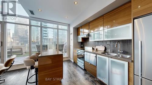 Uph01 - 21 Nelson Street, Toronto, ON - Indoor Photo Showing Kitchen With Double Sink With Upgraded Kitchen