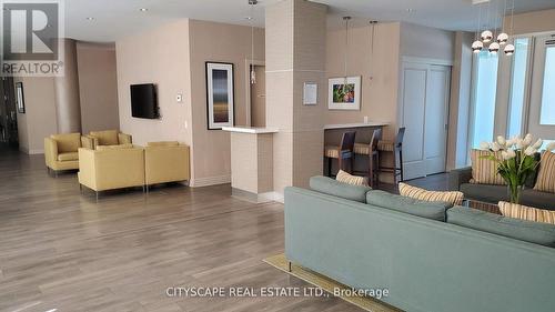 423 - 525 Wilson Avenue, Toronto, ON - Indoor