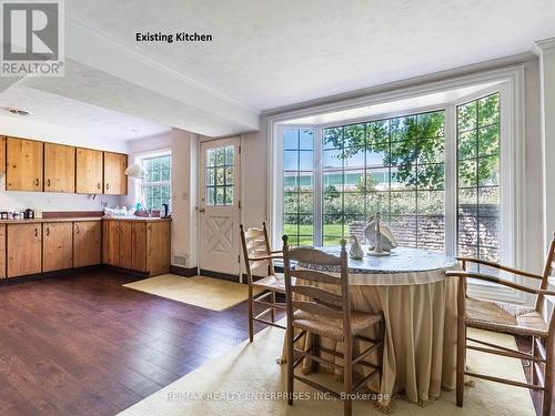 285 Pinetree Way, Mississauga, ON - Indoor Photo Showing Kitchen