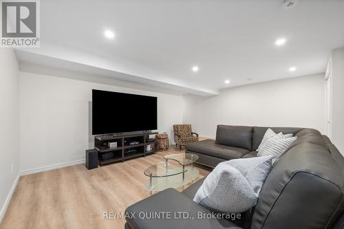 63 Athabaska Drive, Belleville (Belleville Ward), ON - Indoor