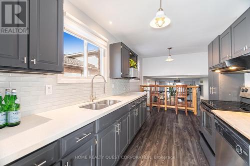 2715 Hollington Crescent, Mississauga, ON - Indoor Photo Showing Kitchen With Double Sink With Upgraded Kitchen