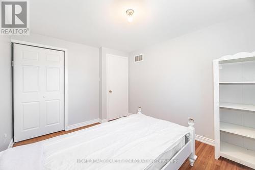 2715 Hollington Crescent, Mississauga, ON - Indoor Photo Showing Bedroom