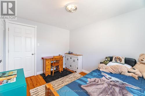 2715 Hollington Crescent, Mississauga, ON - Indoor Photo Showing Bedroom