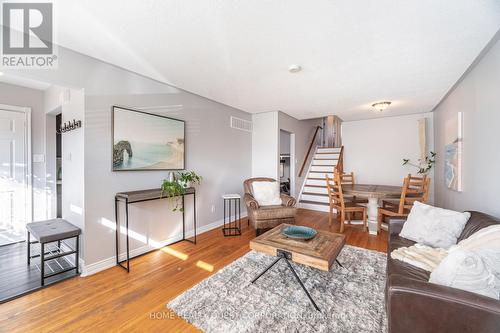 2715 Hollington Crescent, Mississauga, ON - Indoor Photo Showing Living Room