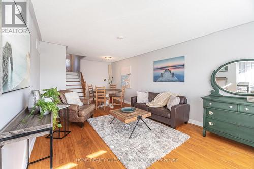 2715 Hollington Crescent, Mississauga, ON - Indoor Photo Showing Living Room
