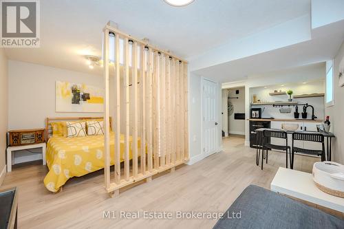 155 Stephanie Drive, Guelph (Willow West/Sugarbush/West Acres), ON - Indoor Photo Showing Bedroom