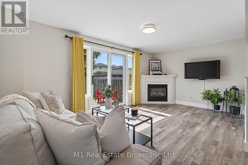 155 Stephanie Drive, Guelph (Willow West/Sugarbush/West Acres), ON - Indoor Photo Showing Living Room With Fireplace