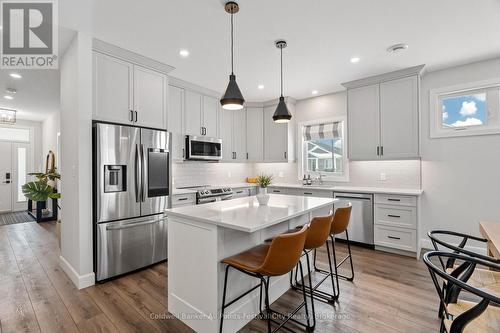 451 Woodridge Drive, Goderich (Goderich (Town)), ON - Indoor Photo Showing Kitchen With Upgraded Kitchen