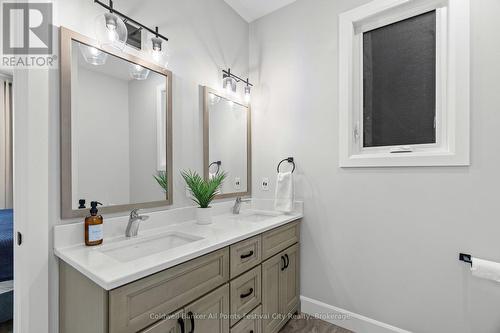 451 Woodridge Drive, Goderich (Goderich (Town)), ON - Indoor Photo Showing Bathroom