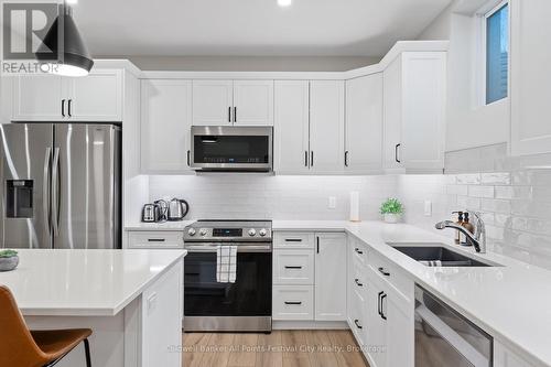 451 Woodridge Drive, Goderich (Goderich (Town)), ON - Indoor Photo Showing Kitchen With Double Sink With Upgraded Kitchen
