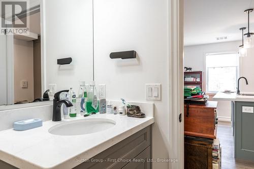 201 - 100 Gordon Street, Stratford, ON - Indoor Photo Showing Bathroom