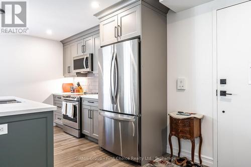 201 - 100 Gordon Street, Stratford, ON - Indoor Photo Showing Kitchen