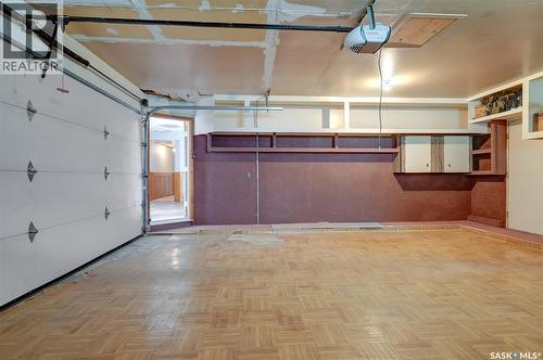 1055 7Th Avenue Sw, Moose Jaw, SK - Indoor Photo Showing Garage