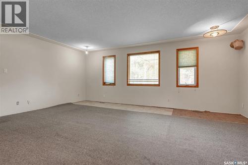 1055 7Th Avenue Sw, Moose Jaw, SK - Indoor Photo Showing Other Room