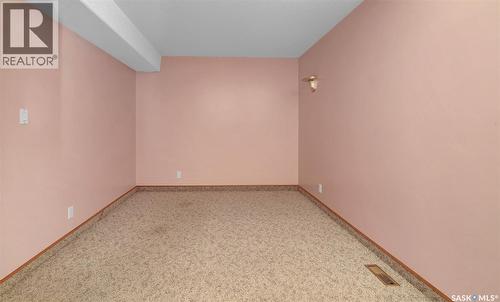 1055 7Th Avenue Sw, Moose Jaw, SK - Indoor Photo Showing Other Room