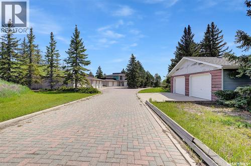 1055 7Th Avenue Sw, Moose Jaw, SK - Outdoor