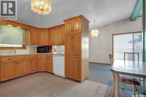 1055 7Th Avenue Sw, Moose Jaw, SK - Indoor Photo Showing Kitchen