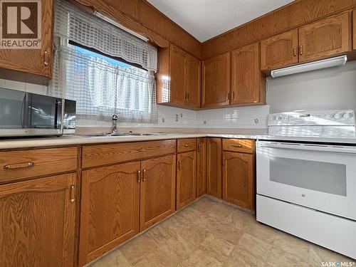3213 33Rd Street W, Saskatoon, SK - Indoor Photo Showing Kitchen With Double Sink