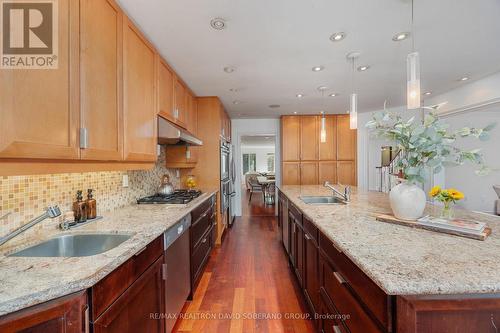 10 Tillingham Keep, Toronto, ON - Indoor Photo Showing Kitchen With Upgraded Kitchen