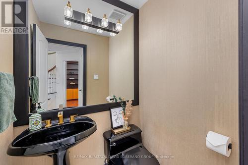 10 Tillingham Keep, Toronto, ON - Indoor Photo Showing Bathroom