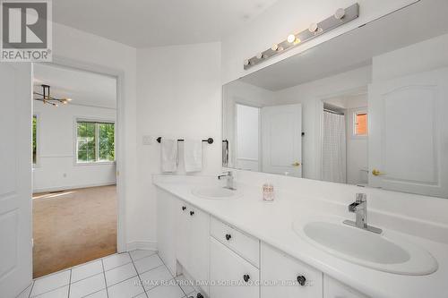 10 Tillingham Keep, Toronto, ON - Indoor Photo Showing Bathroom