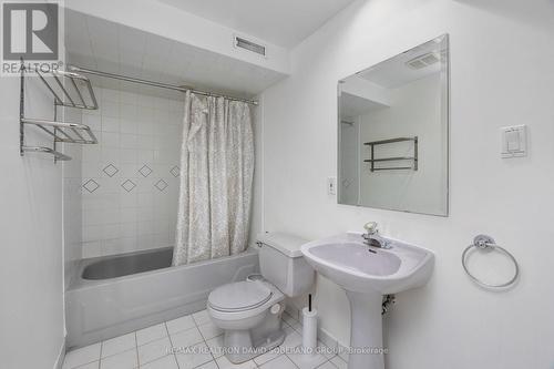 10 Tillingham Keep, Toronto, ON - Indoor Photo Showing Bathroom