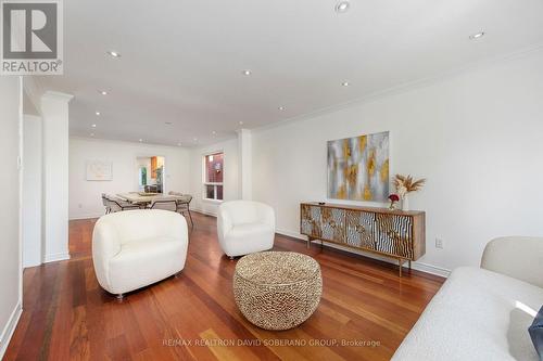 10 Tillingham Keep, Toronto, ON - Indoor Photo Showing Living Room