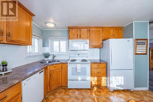 23 Valleyview Drive, Hamilton Township, ON - Indoor Photo Showing Kitchen With Double Sink