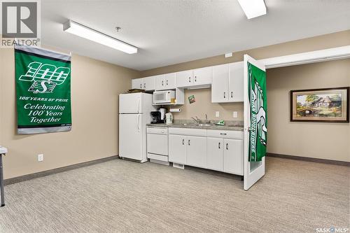 211 2885 Arens Road E, Regina, SK - Indoor Photo Showing Kitchen