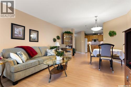 211 2885 Arens Road E, Regina, SK - Indoor Photo Showing Living Room