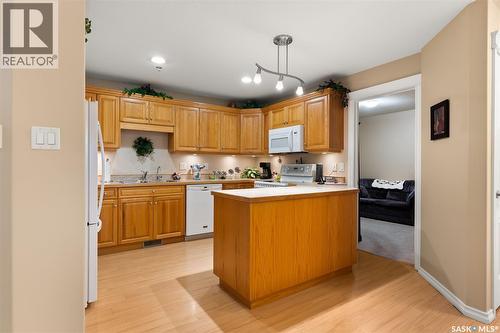 211 2885 Arens Road E, Regina, SK - Indoor Photo Showing Kitchen