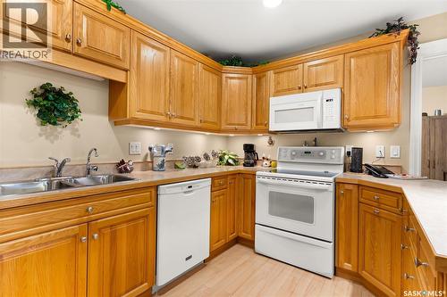 211 2885 Arens Road E, Regina, SK - Indoor Photo Showing Kitchen With Double Sink