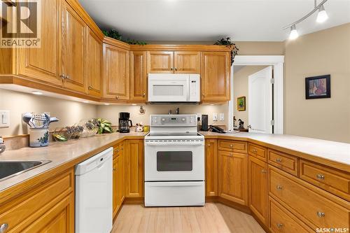 211 2885 Arens Road E, Regina, SK - Indoor Photo Showing Kitchen