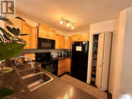 19 2751 Windsor Park Road, Regina, SK - Indoor Photo Showing Kitchen With Double Sink