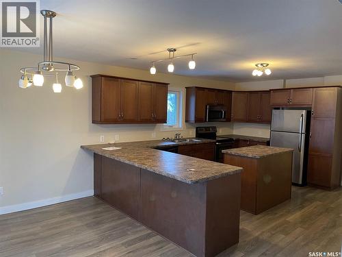 431 Vaughan Street W, Moose Jaw, SK - Indoor Photo Showing Kitchen With Double Sink